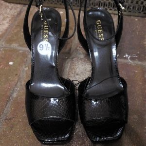 Guess black heels size 9 1/2